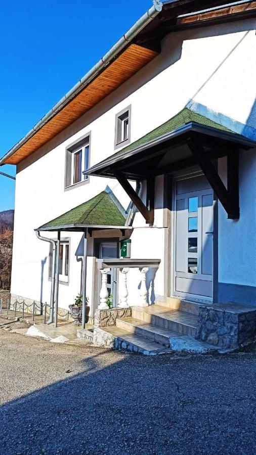 Apartman Adna Kulen Vakuf Exterior photo