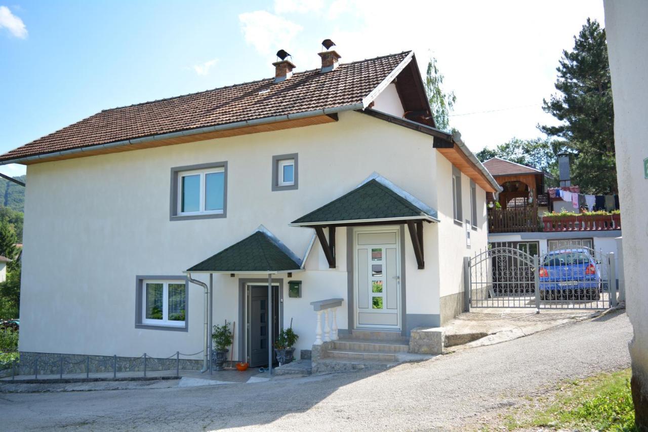 Apartman Adna Kulen Vakuf Exterior photo