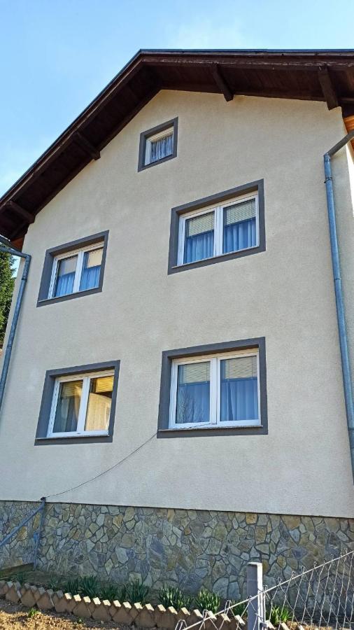 Apartman Adna Kulen Vakuf Exterior photo