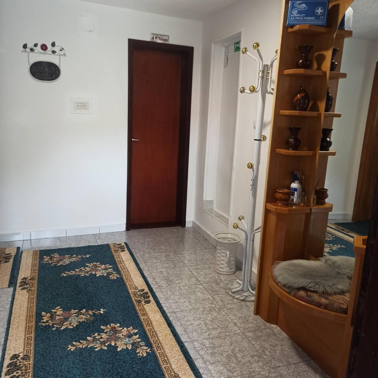 Apartman Adna Kulen Vakuf Exterior photo