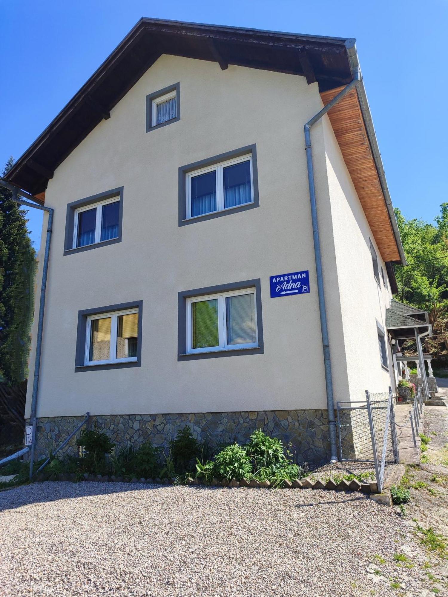Apartman Adna Kulen Vakuf Exterior photo